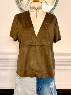 V-Neck Short Sleeve Blouse in Olive